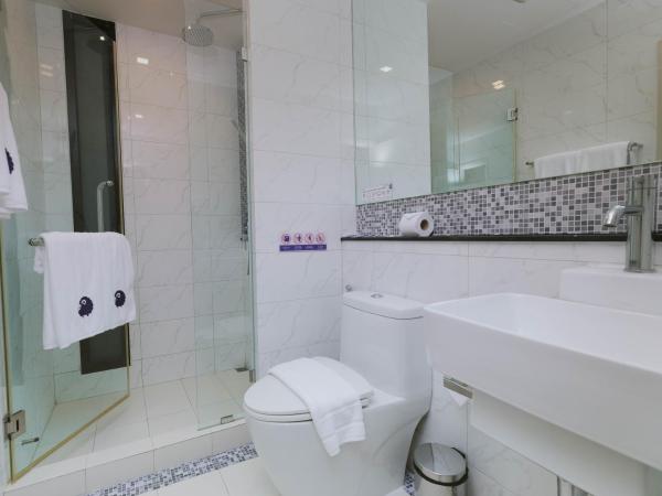 Kokotel Bangkok Sukhumvit 50 - SHA Extra Plus : photo 8 de la chambre chambre lit king-size