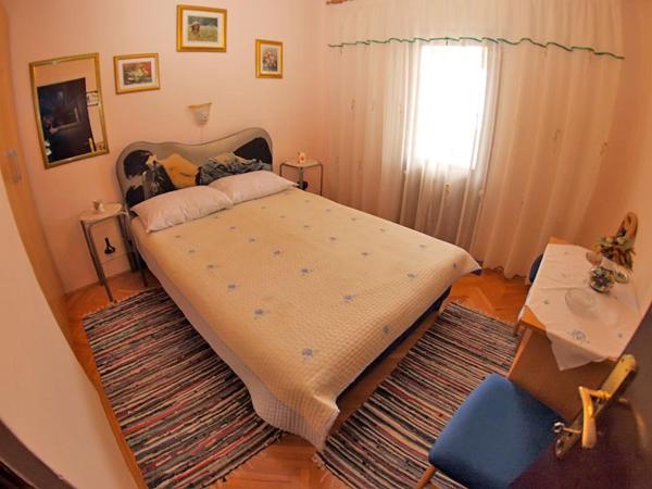 Apartments and room Rabac 155 : photo 1 de la chambre chambre double avec salle de bains commune