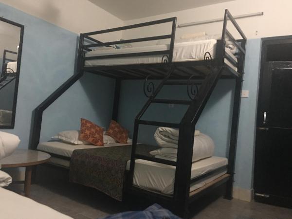 BnB Royal Tourist House : photo 2 de la chambre chambre quadruple confort