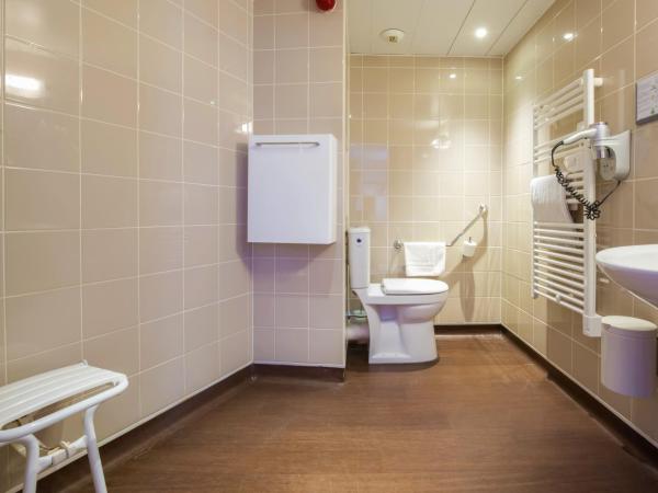 Hotel Le Richemont : photo 4 de la chambre chambre lit queen-size - accessible aux personnes à mobilité réduite