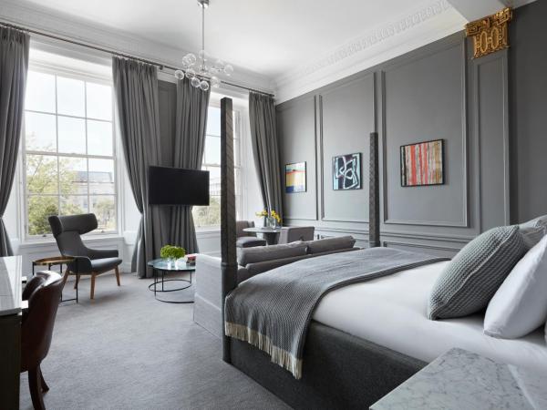 Kimpton - Blythswood Square Hotel, an IHG Hotel : photo 1 de la chambre suite lit king-size - vue sur jardin 