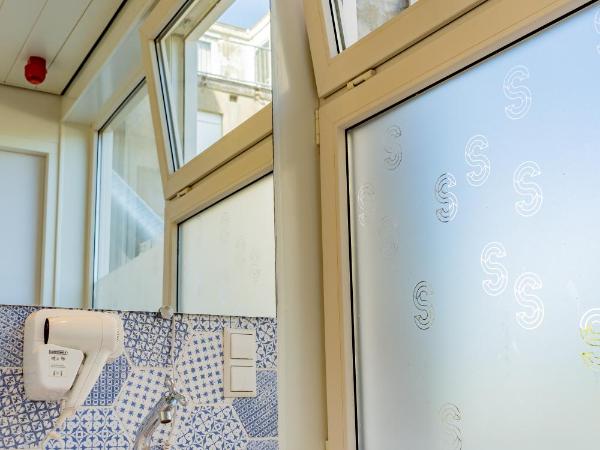 Sparks Hostel : photo 9 de la chambre lit dans dortoir mixte de 12 lits