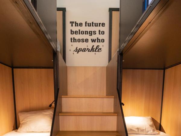 Sparks Hostel : photo 10 de la chambre lit dans dortoir mixte de 12 lits