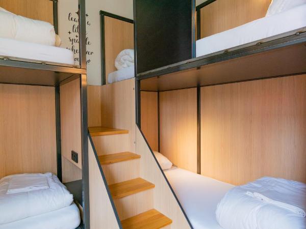 Sparks Hostel : photo 2 de la chambre lit dans un dortoir de 4 lits