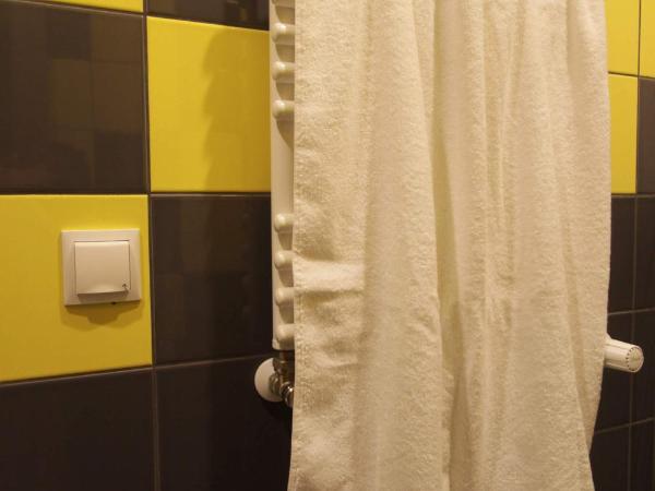 Dom Pomocy Studentom : photo 1 de la chambre chambre double avec salle de bains privative