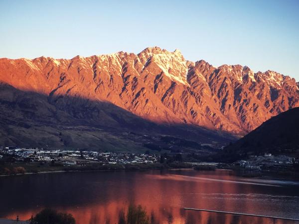 The Embassy B&B : photo 8 de la chambre chambre lits jumeaux standard avec salle de bains commune