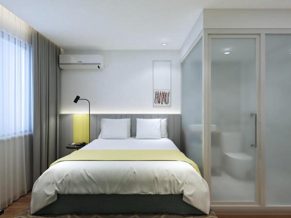 Happy Dragon City Center Alley Hotel -In the city center with big window&heater, ticket service&Free Coffee&Food recommendation,Near Tian Anmen Forbiddencity,Easy to get traditional Walking area&Shichahai : photo 7 de la chambre chambre supérieure lit queen-size