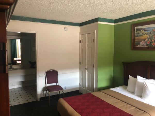 Americas Best Value Inn Denver : photo 5 de la chambre chambre non-fumeurs 2 lits doubles