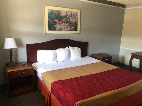 Americas Best Value Inn Denver : photo 1 de la chambre suite lit king-size - non-fumeurs