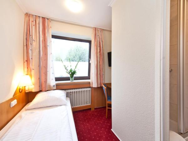 Hotel Primus Frankfurt Sachsenhausen : photo 3 de la chambre chambre simple avec salle de bains extérieure privative