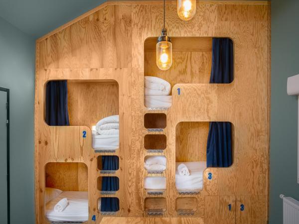 Eklo Bordeaux Centre Bastide : photo 2 de la chambre lit dans dortoir pour hommes de 6 ou 8 lits