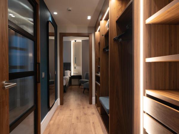 Catalonia Barcelona Plaza : photo 5 de la chambre suite junior avec terrasse