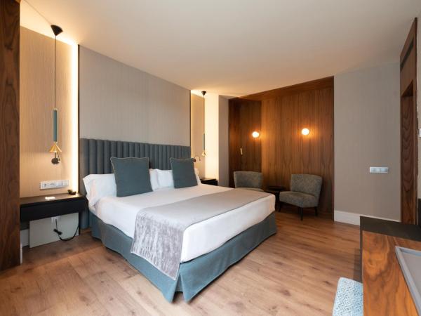 Catalonia Barcelona Plaza : photo 3 de la chambre suite junior avec terrasse