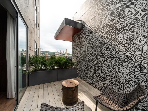 Catalonia Barcelona Plaza : photo 2 de la chambre suite junior avec terrasse