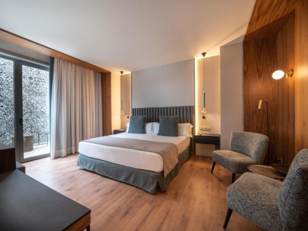 Catalonia Barcelona Plaza : photo 1 de la chambre suite junior avec terrasse