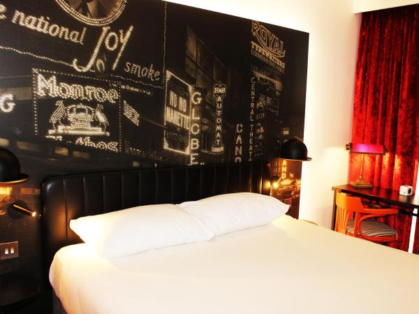 ibis Styles London Southwark - near Borough Market : photo 1 de la chambre suite suprieure - 1 lit queen-size et 1 sofa