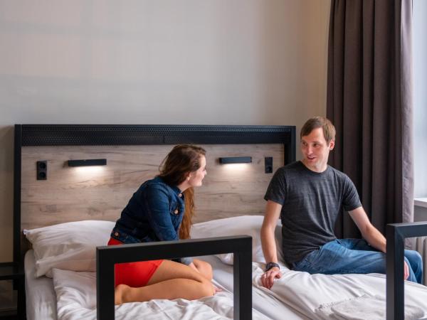 a&o Stuttgart City : photo 4 de la chambre chambre lits jumeaux