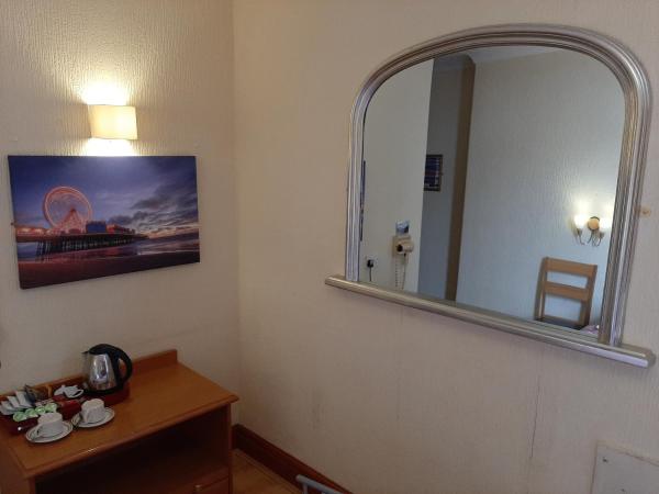 Cherry Blossom Inn : photo 1 de la chambre chambre lits jumeaux