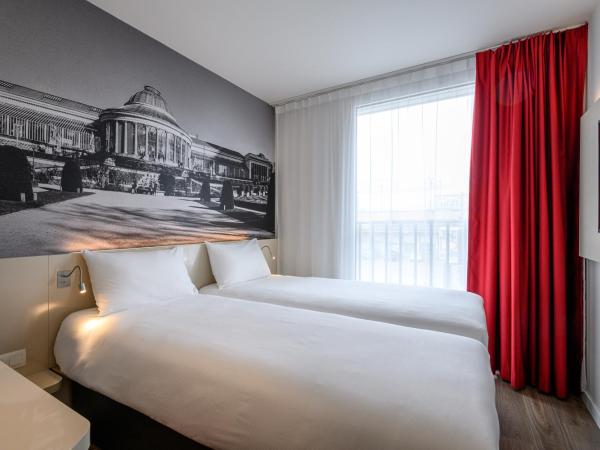 B&B HOTEL Brussels Centre Gare du Midi : photo 4 de la chambre chambre lits jumeaux