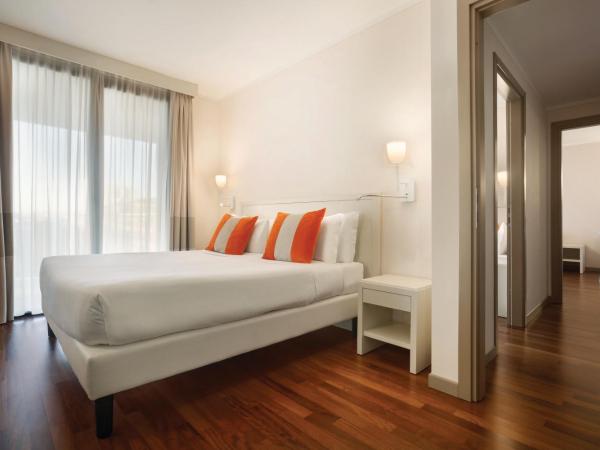 Ramada Plaza Milano : photo 2 de la chambre appartement 2 chambres avec balcon