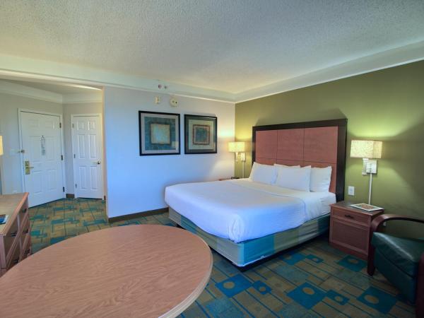 La Quinta by Wyndham Orlando I Drive/Conv Center : photo 4 de la chambre chambre lit king-size avec baignoire - accessible aux personnes à mobilité réduite/malentendantes - non-fumeurs