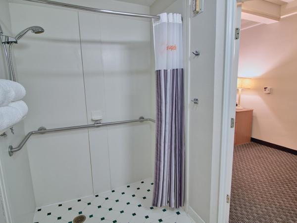 La Quinta by Wyndham Orlando I Drive/Conv Center : photo 3 de la chambre chambre avec 2 lits doubles et baignoire - accessible aux personnes à mobilité réduite/malentendantes - non-fumeurs