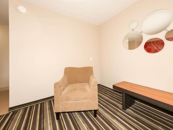 Howard Johnson by Wyndham Winnipeg West : photo 9 de la chambre chambre affaires avec 2 lits queen-size - 2ème Étage/non-fumeurs