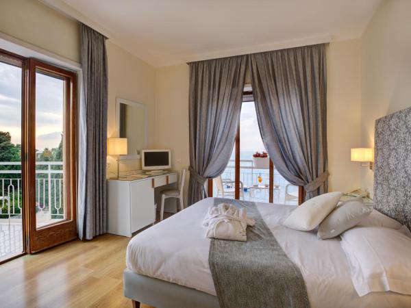 Hotel Regina : photo 8 de la chambre chambre double deluxe avec 2 balcons