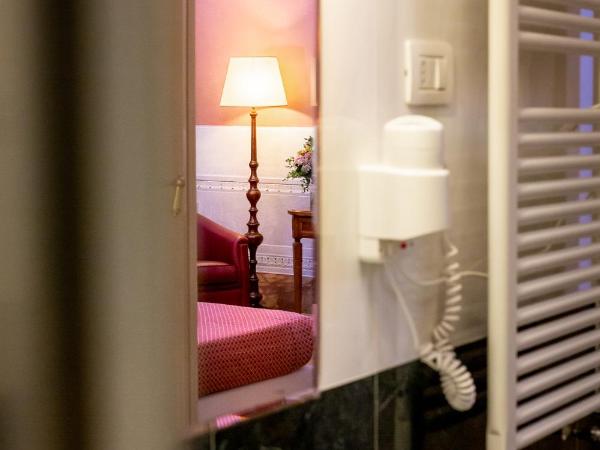 Hotel Bretagna Heritage - Alfieri Collezione : photo 4 de la chambre chambre double