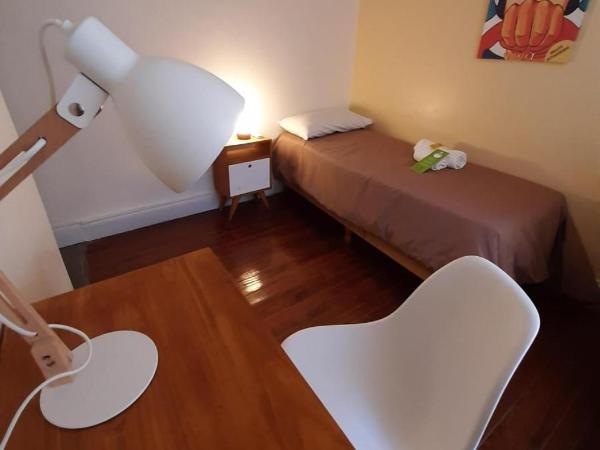 Sabatico Travelers Hostel & Guesthouse : photo 1 de la chambre chambre simple avec salle de bains commune