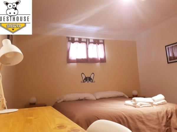 Sabatico Travelers Hostel & Guesthouse : photo 1 de la chambre chambre double deluxe avec douche