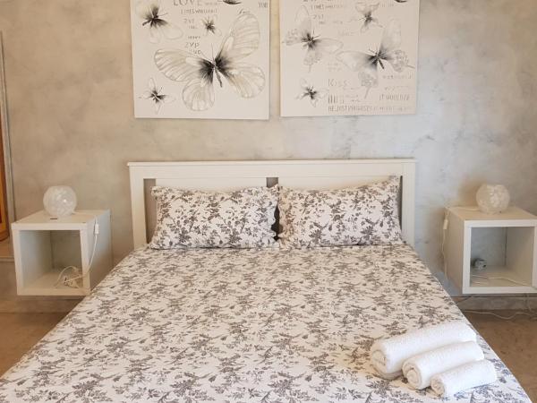 Tanzi Home : photo 9 de la chambre chambre double avec salle de bains privative