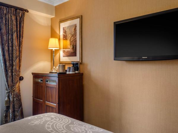 Omni Royal Orleans Hotel : photo 8 de la chambre chambre lit queen-size - vue sur cour