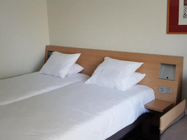 Novotel Narbonne Sud A9/A61 : photo 2 de la chambre chambre lits jumeaux classique avec canapé-lit