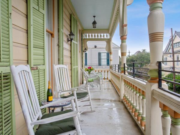 Maison Perrier Bed & Breakfast : photo 5 de la chambre chambre lit king-size supérieure avec balcon