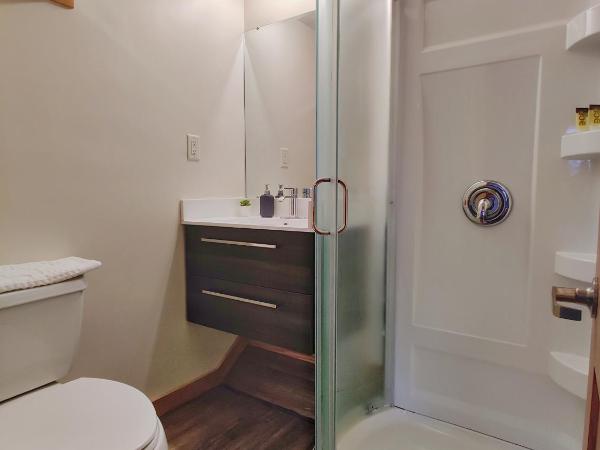 Riverfront Estate Bed&Breakfast Banff : photo 4 de la chambre chambre familiale avec salle de bains privative