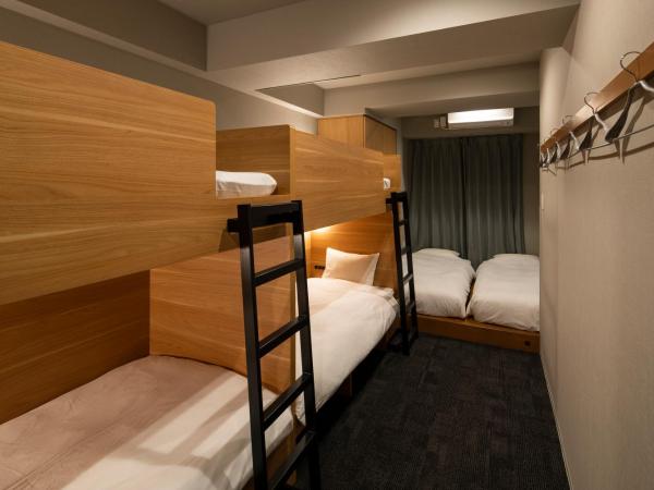 Grids Tokyo Ueno Hotel&Hostel : photo 1 de la chambre chambre familiale avec salle de bains privative