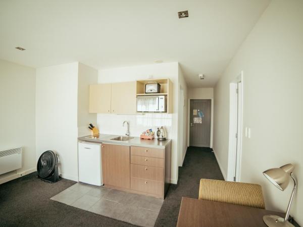 Airport Delta Motel : photo 6 de la chambre suite 1 chambre avec baignoire spa