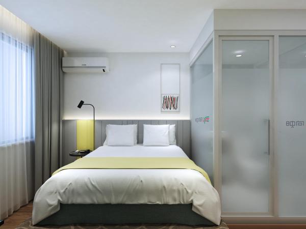 Happy Dragon City Center Alley Hotel -In the city center with big window&heater, ticket service&Free Coffee&Food recommendation,Near Tian Anmen Forbiddencity,Easy to get traditional Walking area&Shichahai : photo 3 de la chambre chambre supérieure lit queen-size
