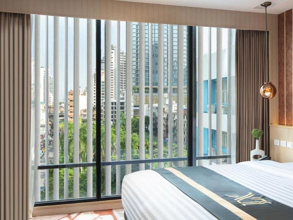 Eleven Hotel Bangkok Sukhumvit 11 : photo 2 de la chambre grande chambre lit king-size deluxe