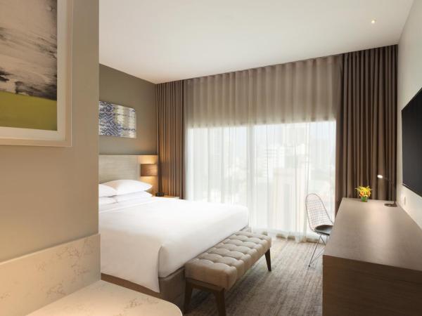 Hyatt Place Bangkok Sukhumvit : photo 1 de la chambre chambre lit king-size avec vue
