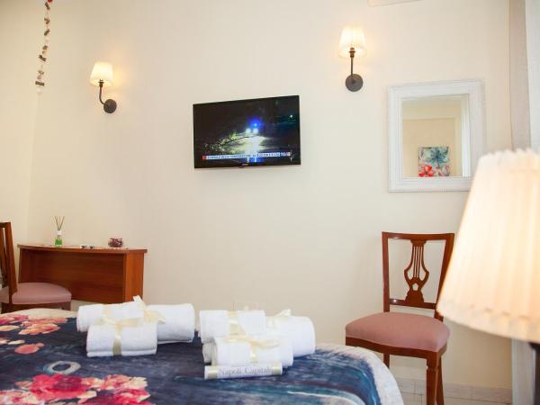 b&b Napoli Capitale : photo 5 de la chambre chambre double avec salle de bains privative