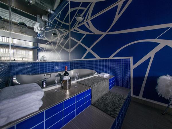 Auberge St. Jacques : photo 6 de la chambre chambre lit queen-size avec baignoire spa