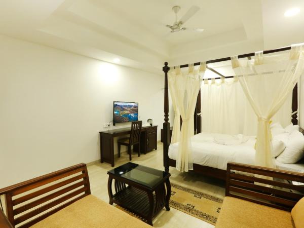 Once Upon The River, Aluva - Near Cochin International Airport : photo 5 de la chambre chambre lit king-size - vue sur jardin