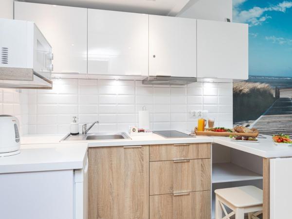 Riviera Residence Apartments : photo 3 de la chambre studio avec mezzanine