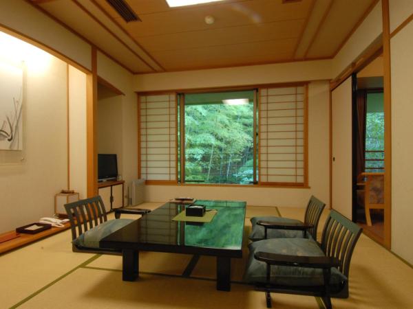 Arima Onsen Taketoritei Maruyama : photo 6 de la chambre chambre supérieure de style japonais - vue sur montagne - non-fumeurs