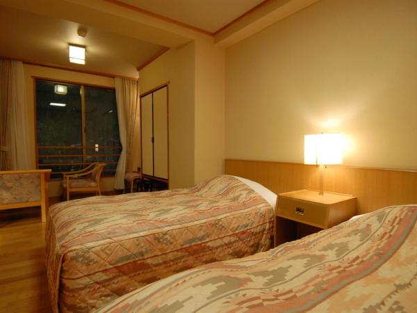 Arima Onsen Taketoritei Maruyama : photo 5 de la chambre chambre lits jumeaux supérieure avec coin tatami - non-fumeurs