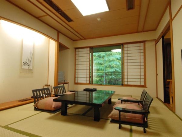 Arima Onsen Taketoritei Maruyama : photo 7 de la chambre chambre lits jumeaux supérieure avec coin tatami - non-fumeurs