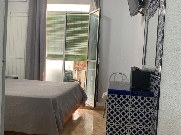 Hostal Alcobia : photo 2 de la chambre chambre simple avec salle de bains privative