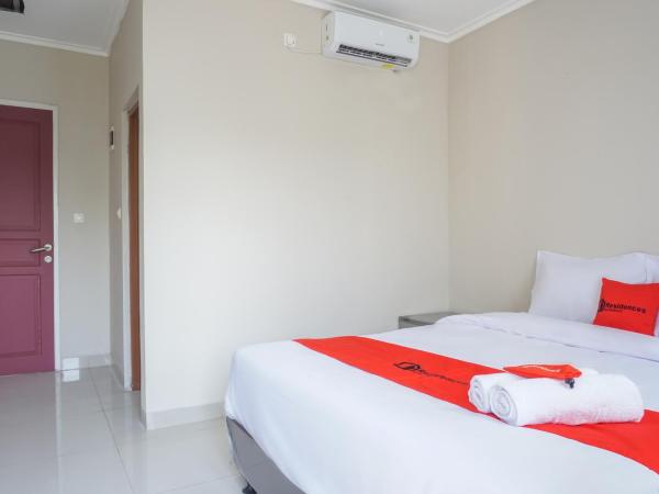 Residences by RedDoorz near MT Haryono - Minimum Stay 7 Days : photo 4 de la chambre chambre double